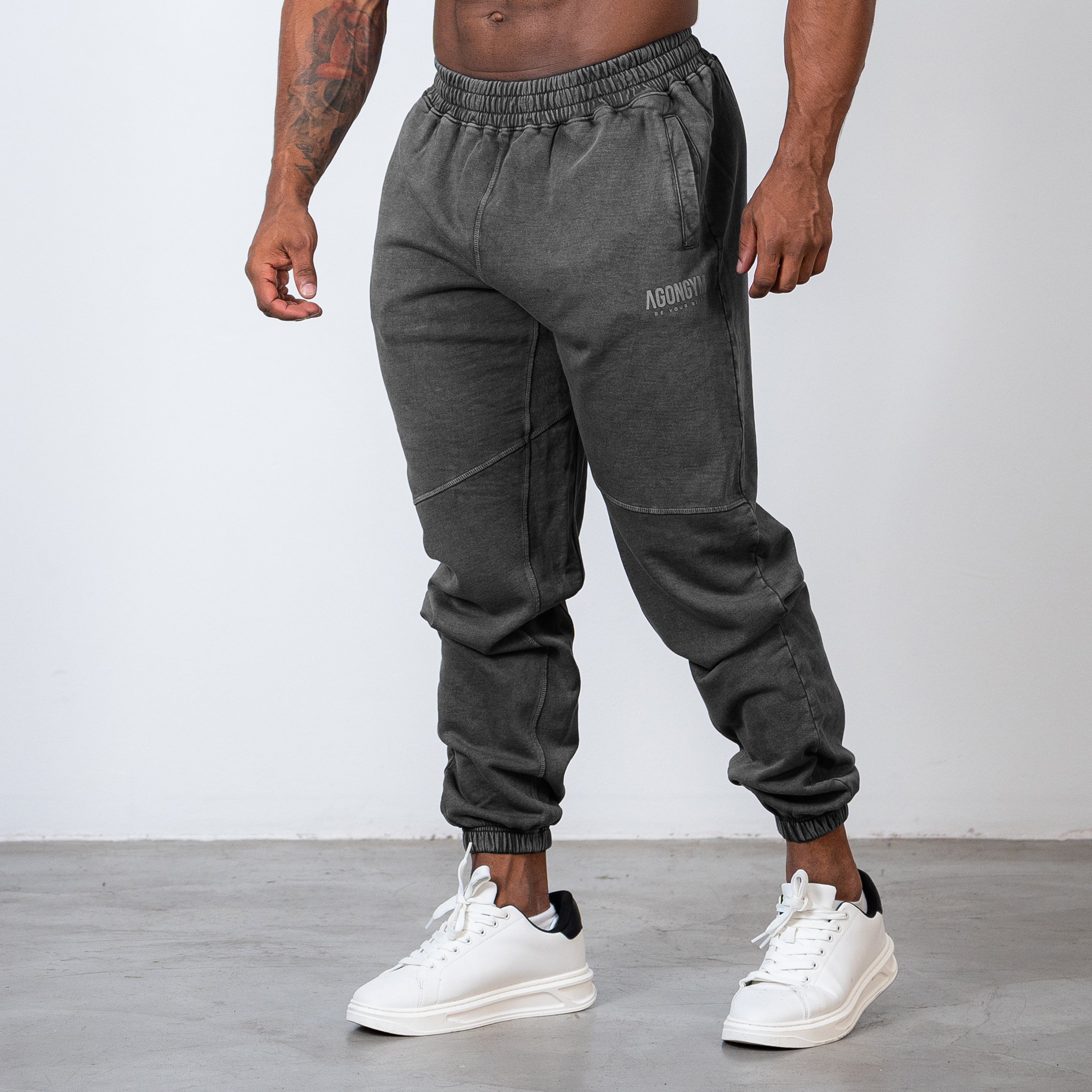 EMPOWERING ATHLETES JOGGER - DARK GRAY