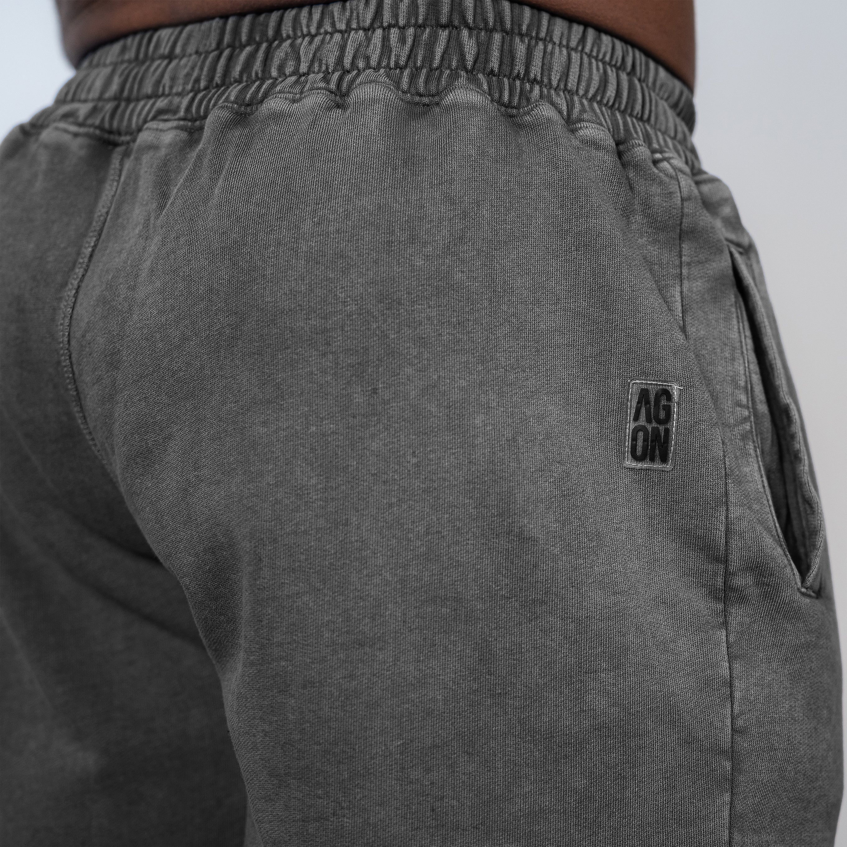 EMPOWERING ATHLETES JOGGER - DARK GRAY