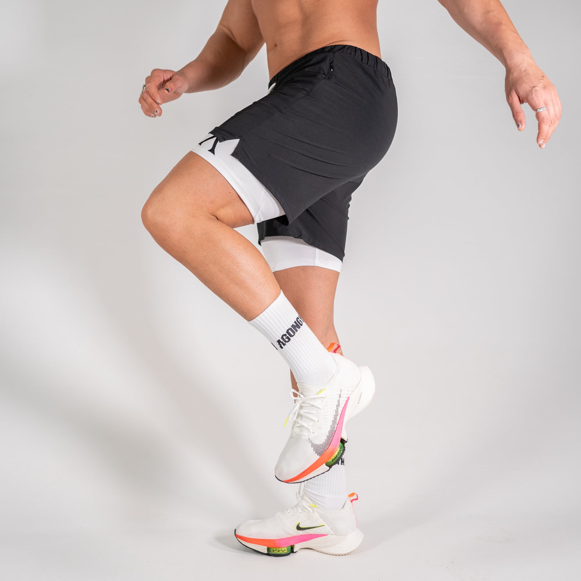 PERFORMANCE SHORT - BLACK/WHITE