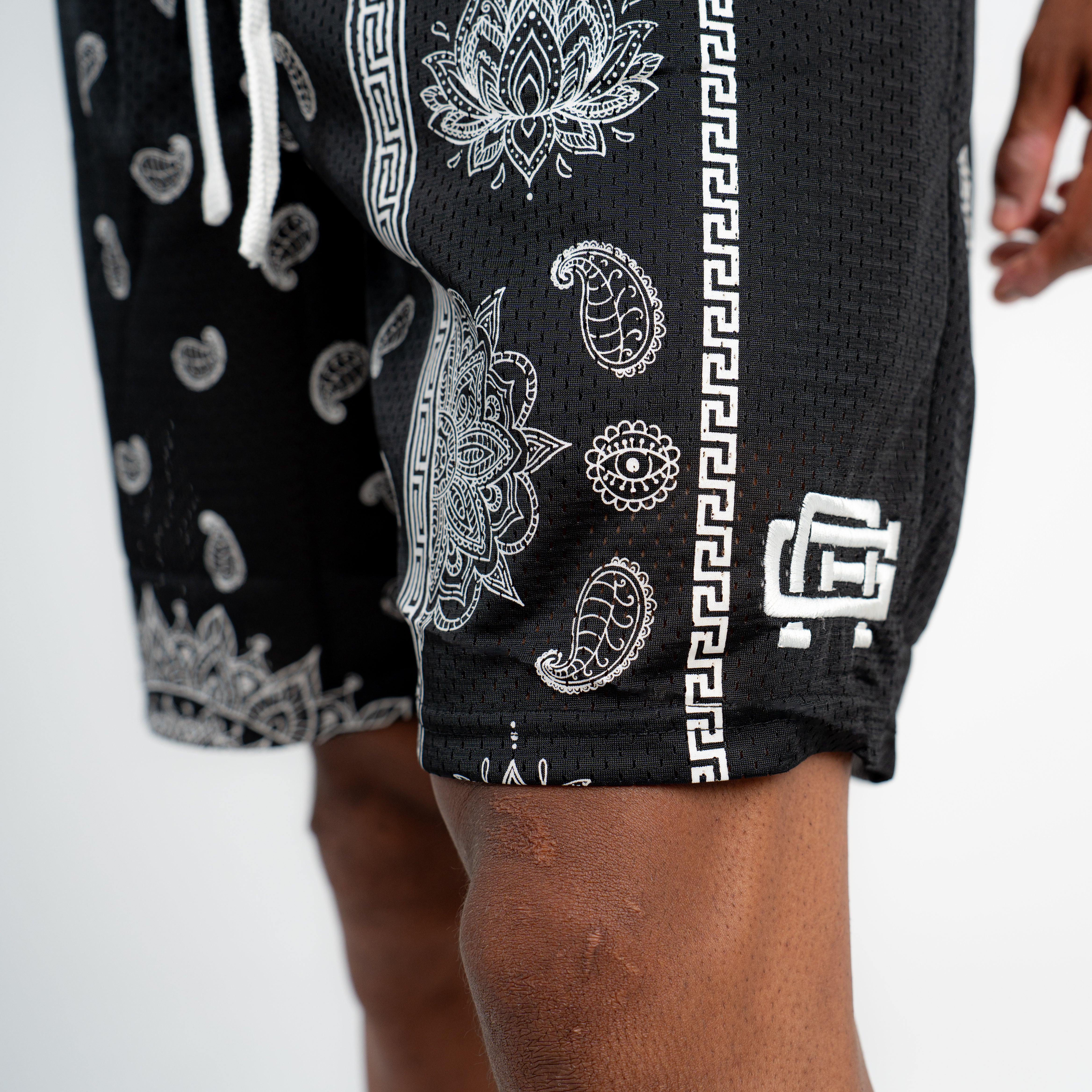 MADNESS MANDALA SHORT - BLACK