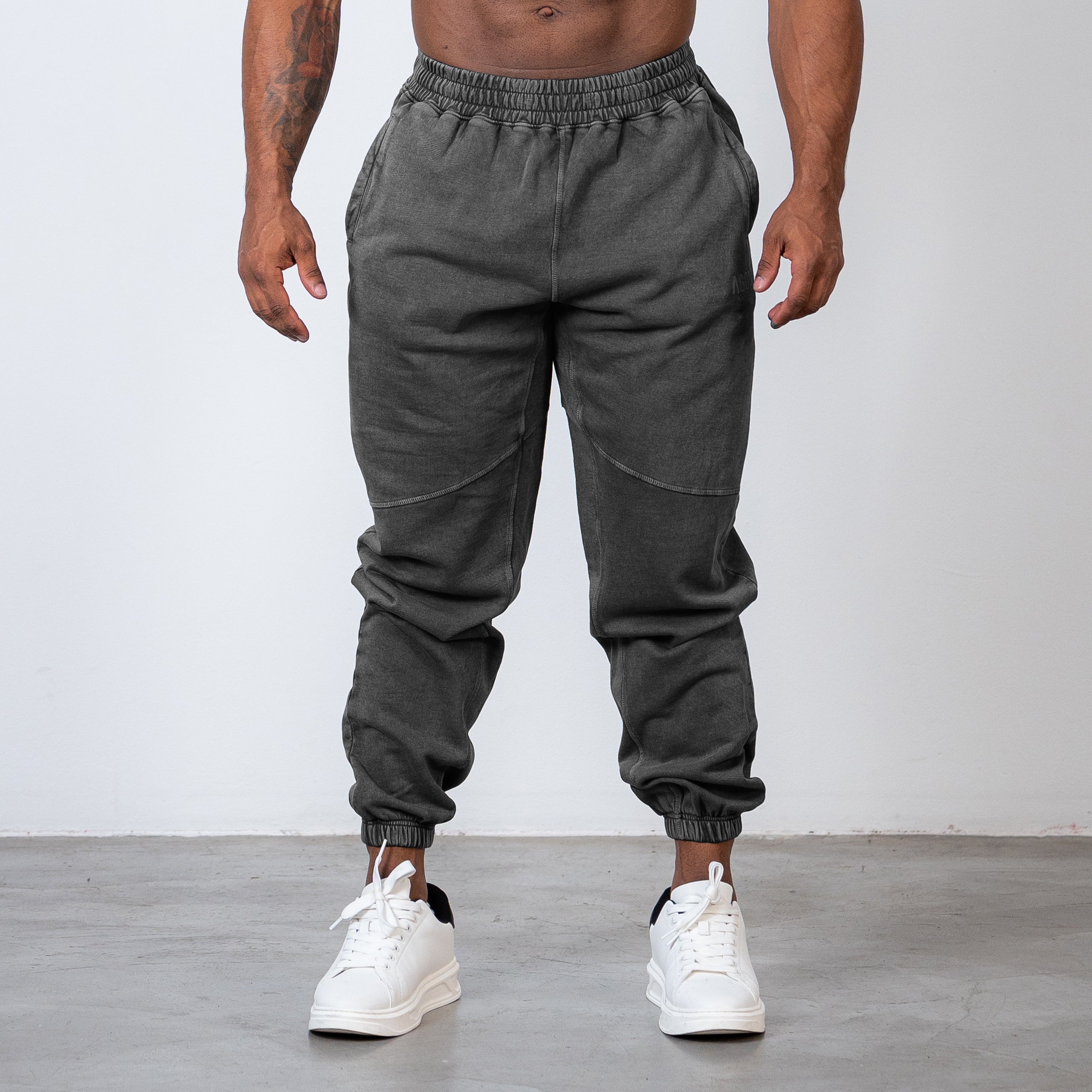 EMPOWERING ATHLETES JOGGER - DARK GREY