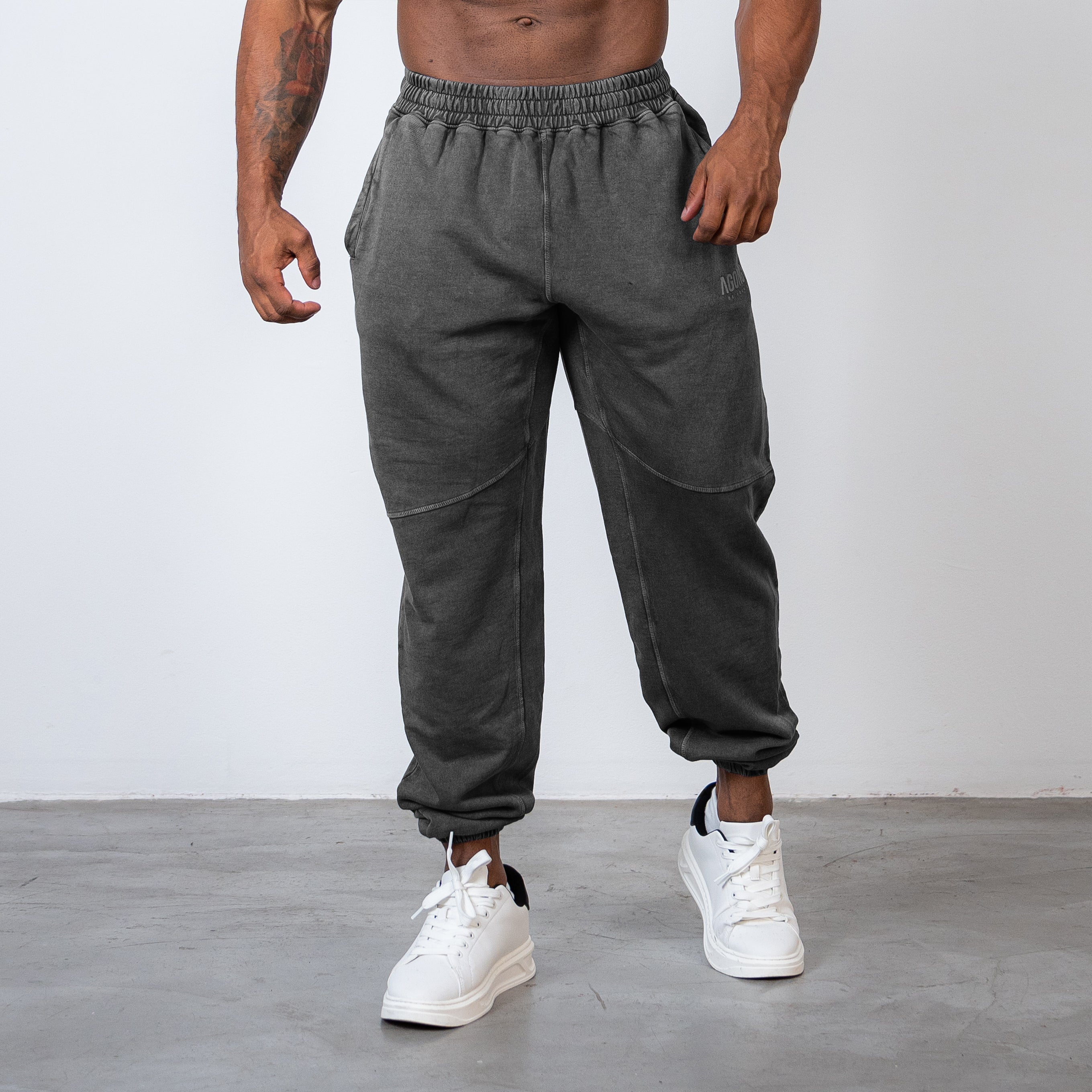 EMPOWERING ATHLETES JOGGER - DARK GREY