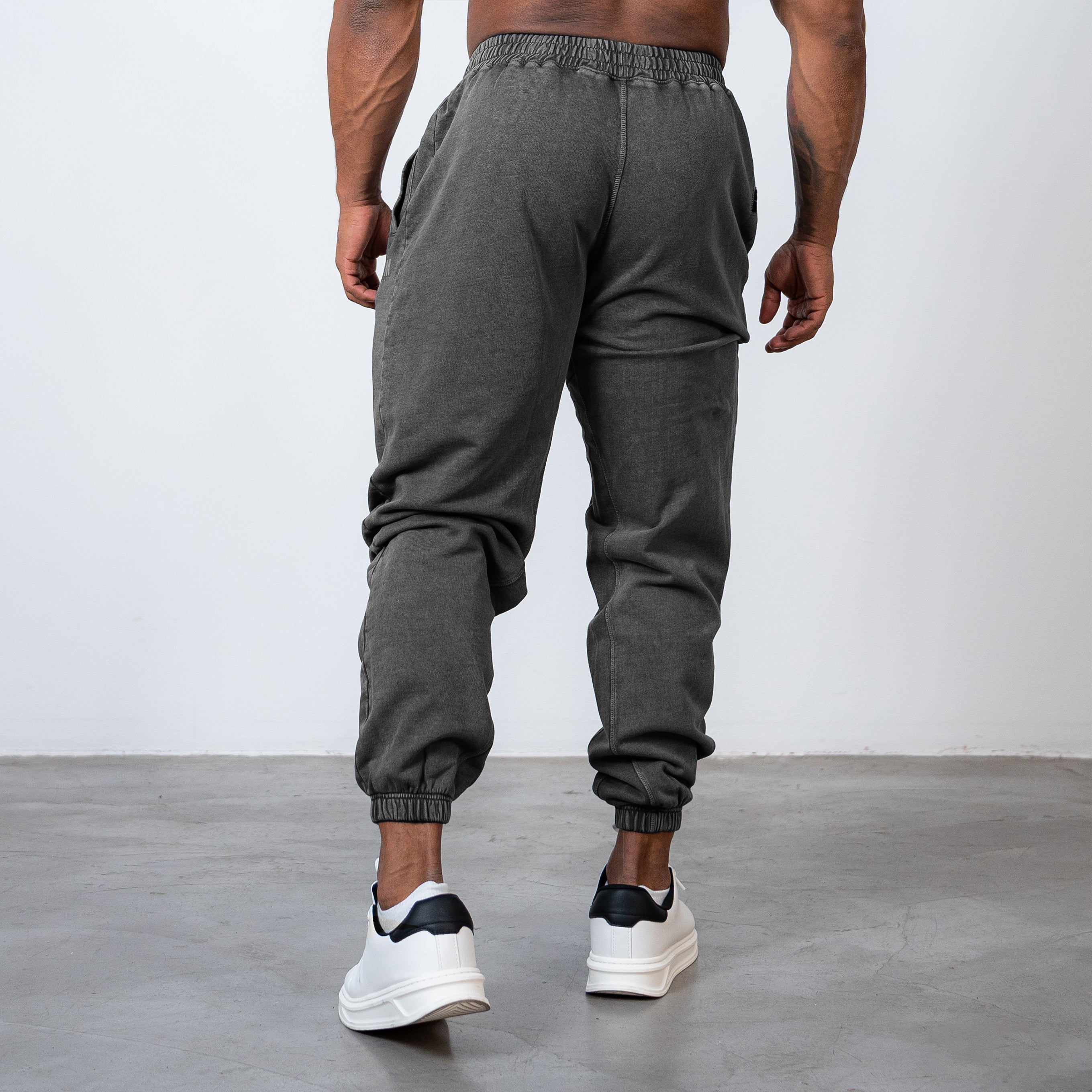 EMPOWERING ATHLETES JOGGER - DARK GREY