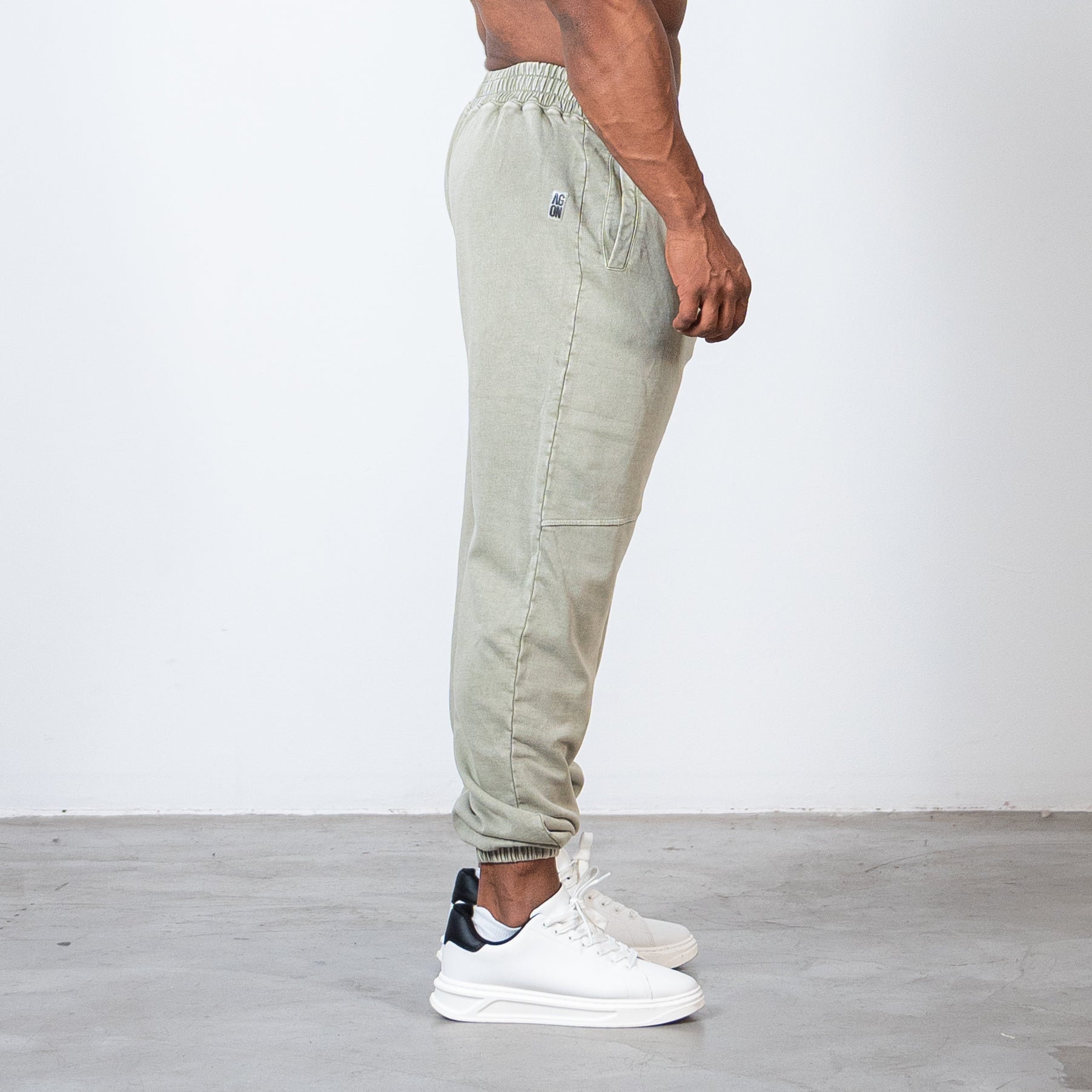 EMPOWERING ATHLETES JOGGER - MILITARY GREEN