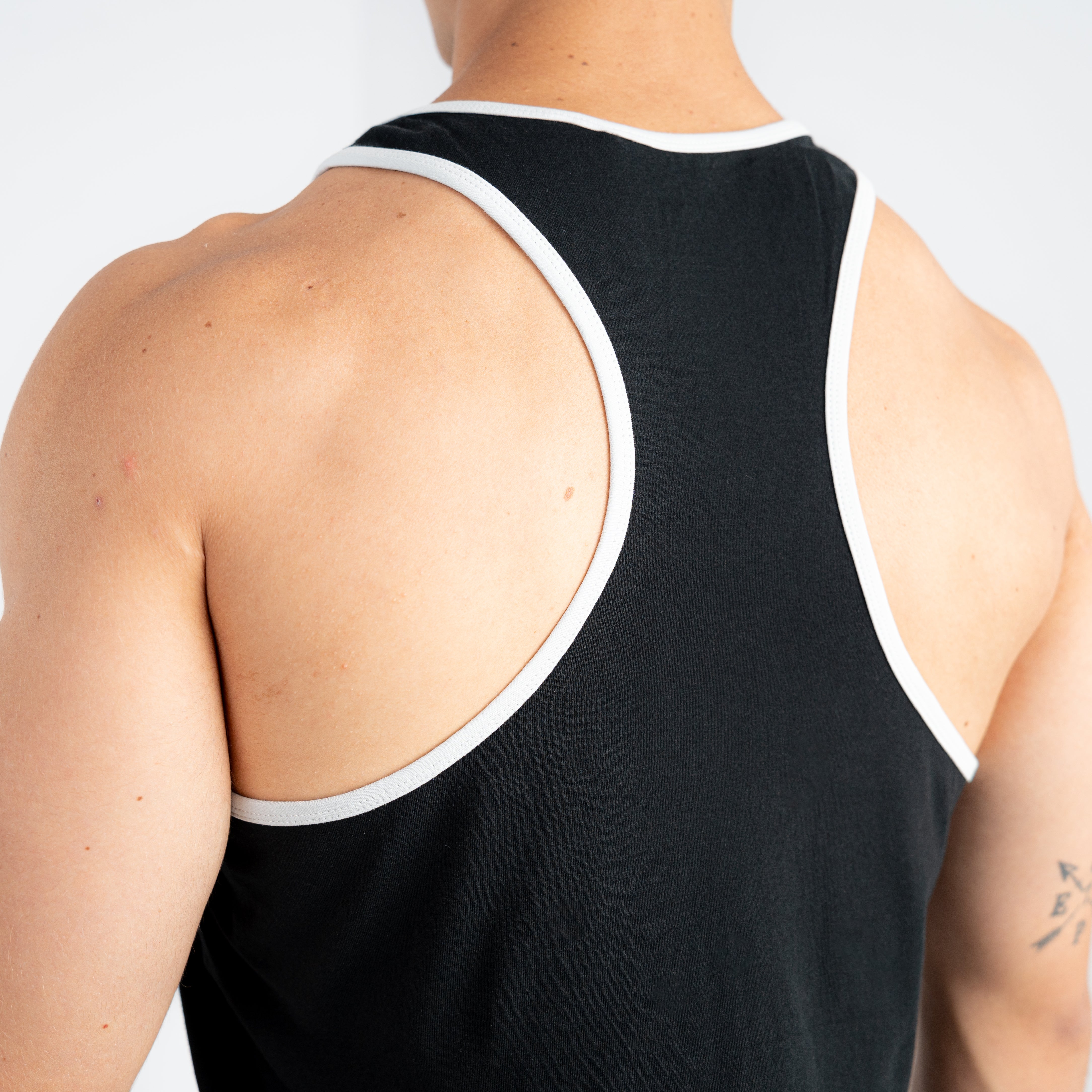 RETROWORKOUT STRINGER - BLACK