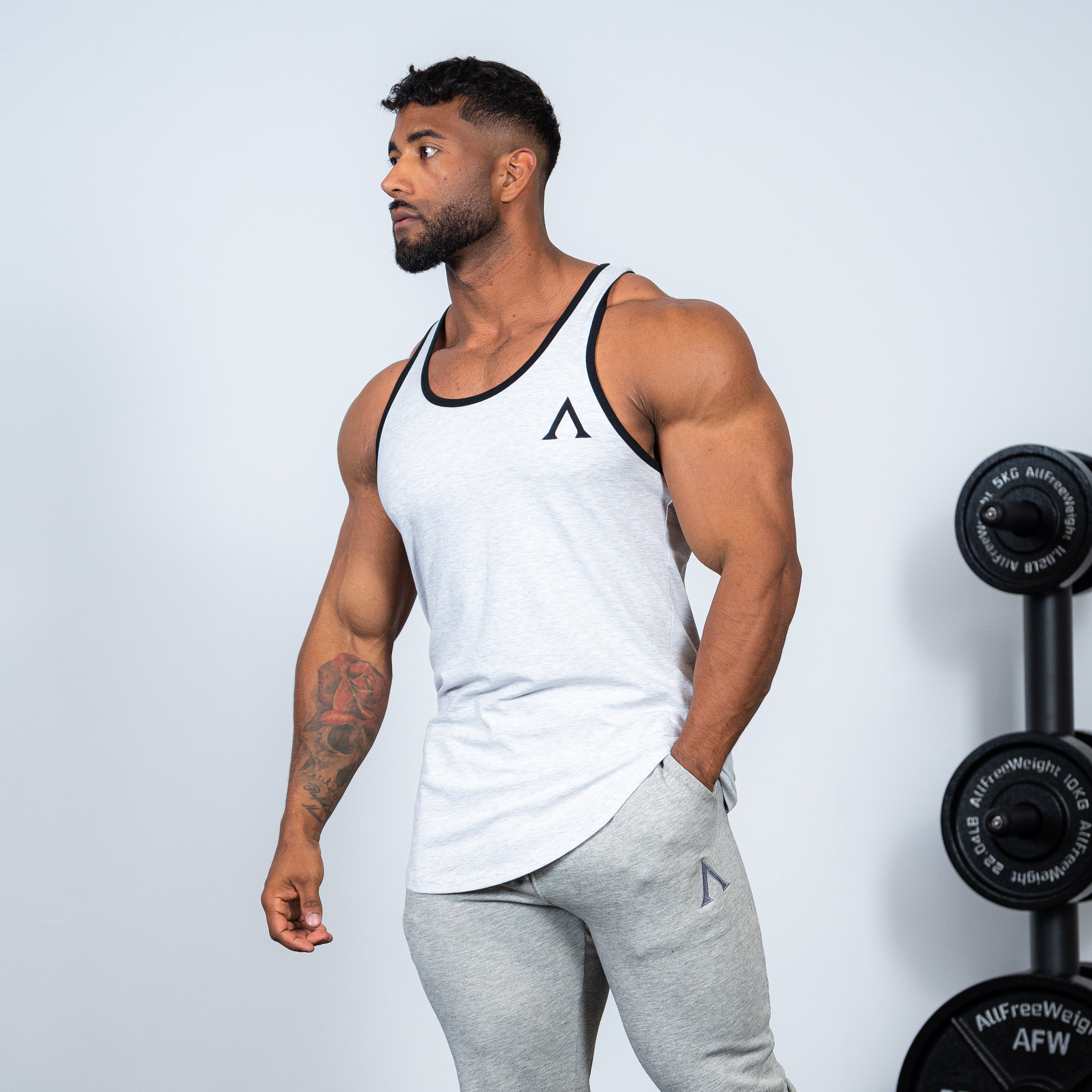 AESTHETIC STRINGER - WHITE/BLACK