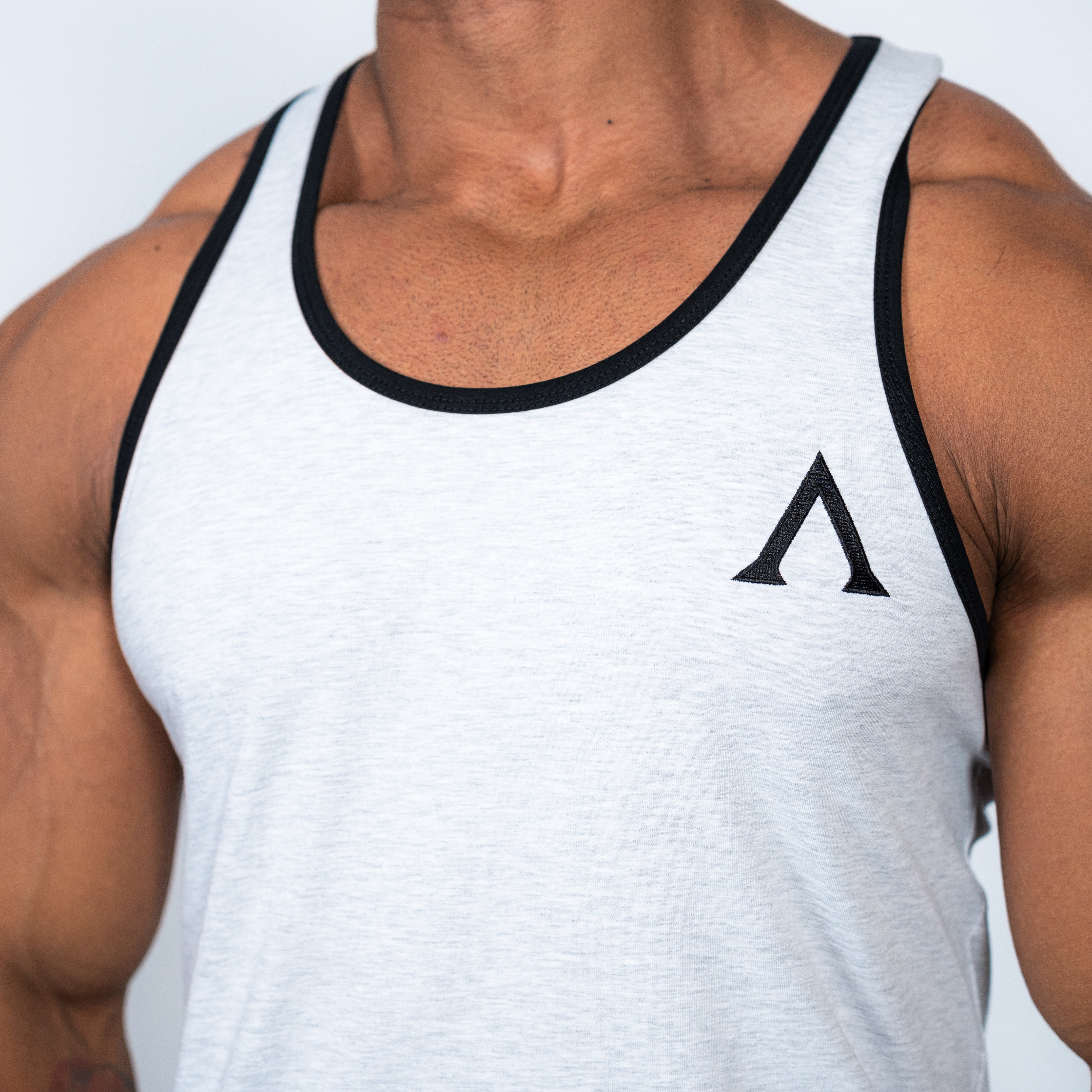 AESTHETIC STRINGER - WHITE/BLACK