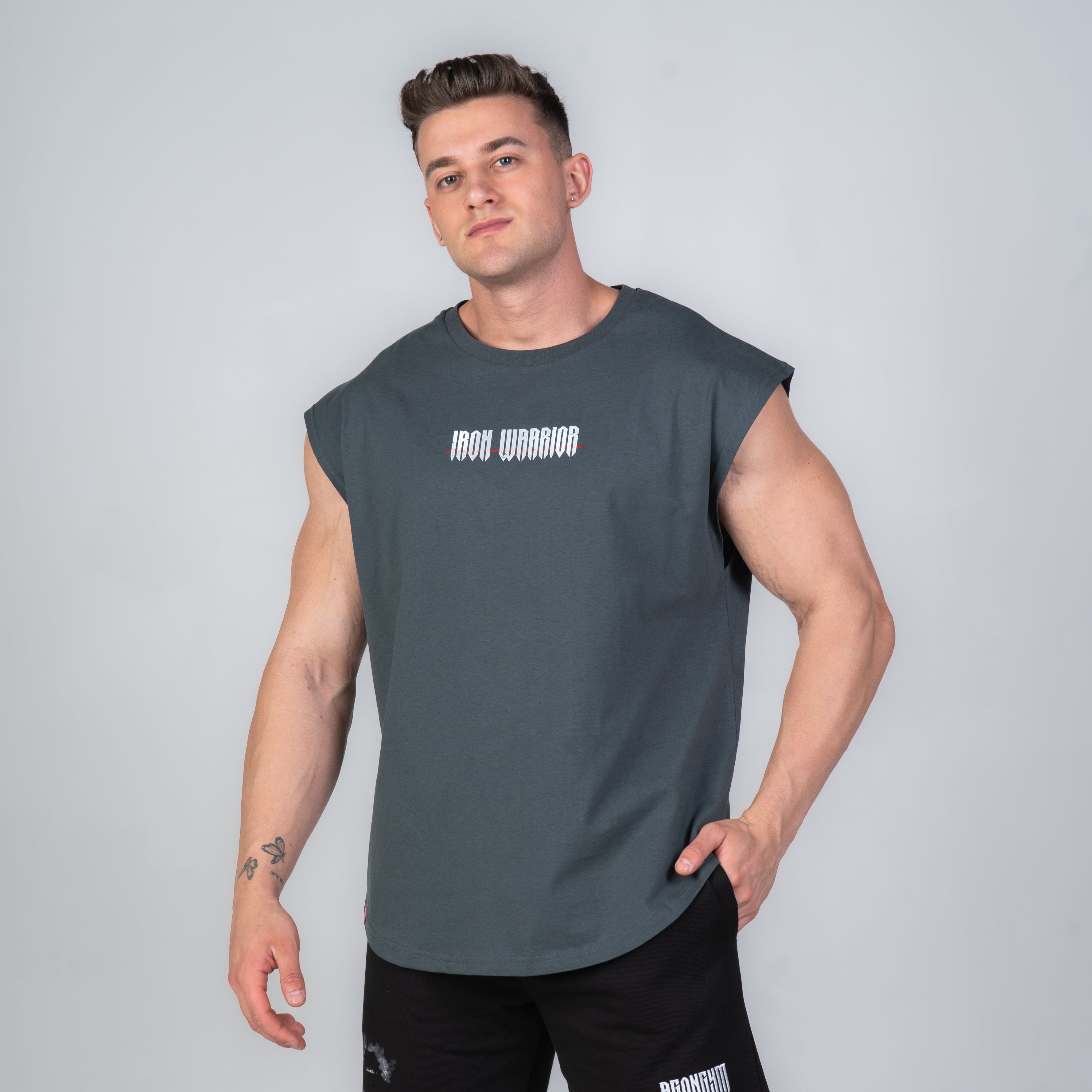 IRON WARRIOR SLEEVELESS - SMOKE BLACK