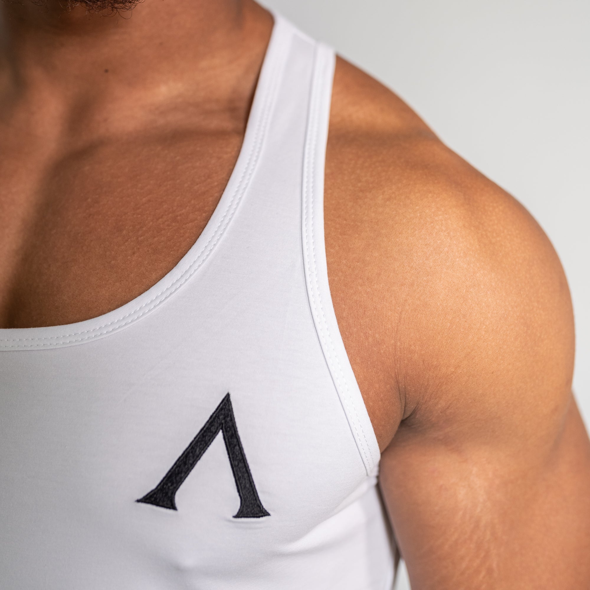 AESTHETIC STRINGER - WHITE